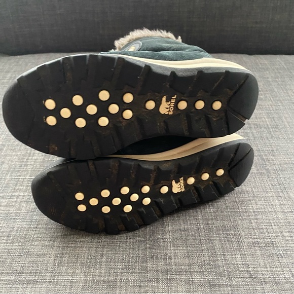 Sorel Whitney Suede Lace Up winter Boots - Picture 5 of 9